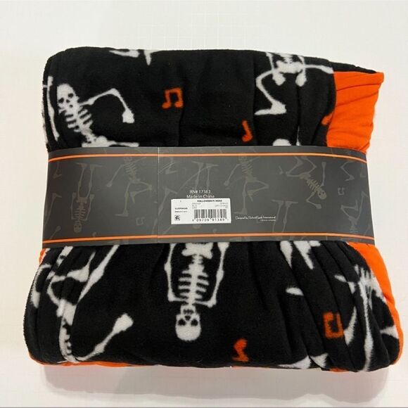 Boo Crew Family 2 PC Set Pajamas Glow In the Dark Men's Size Large NWT - Picture 6 of 7